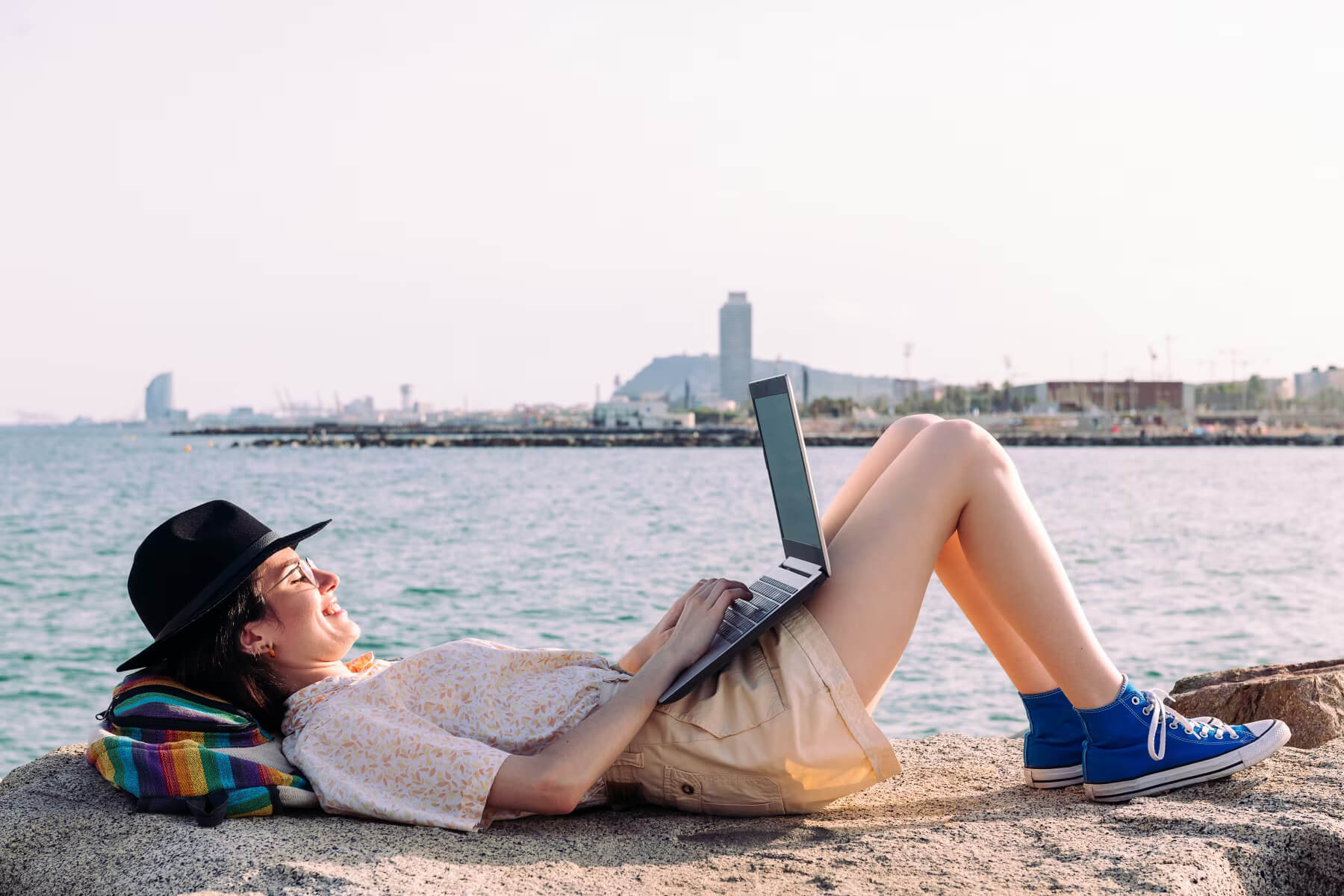 Staying Connected On the Go: Broadband Options for Frequent Travelers and Digital Nomads